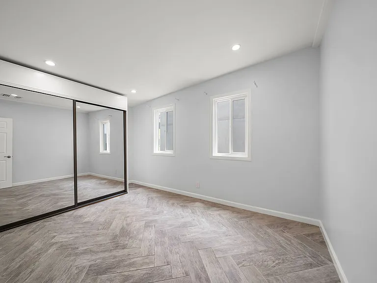3116 The Strand — Photo 14