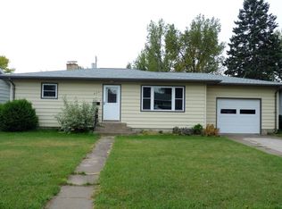 602 5th St S, Carrington, ND 58421
