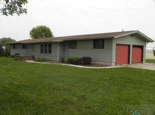 520 Division St, Hull, IA 51239