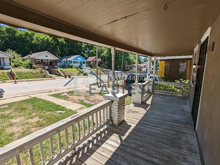 2332 Hardesty Ave — Photo 20