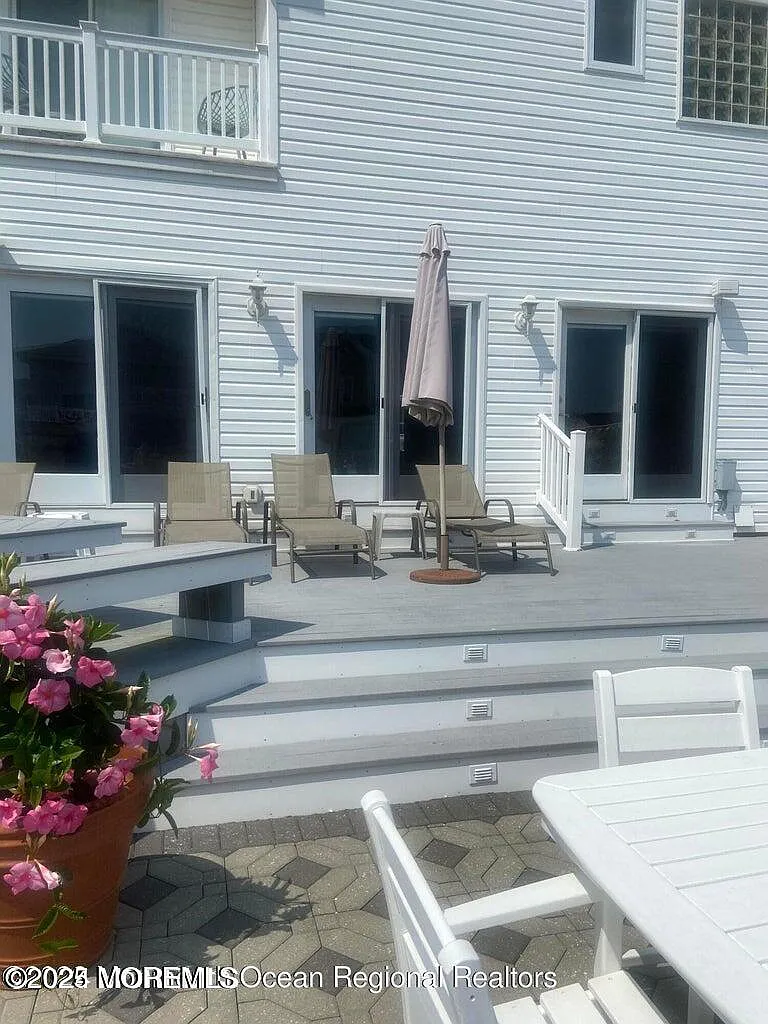 5 bed, 2704 sqft, $3,995 — Photo 4