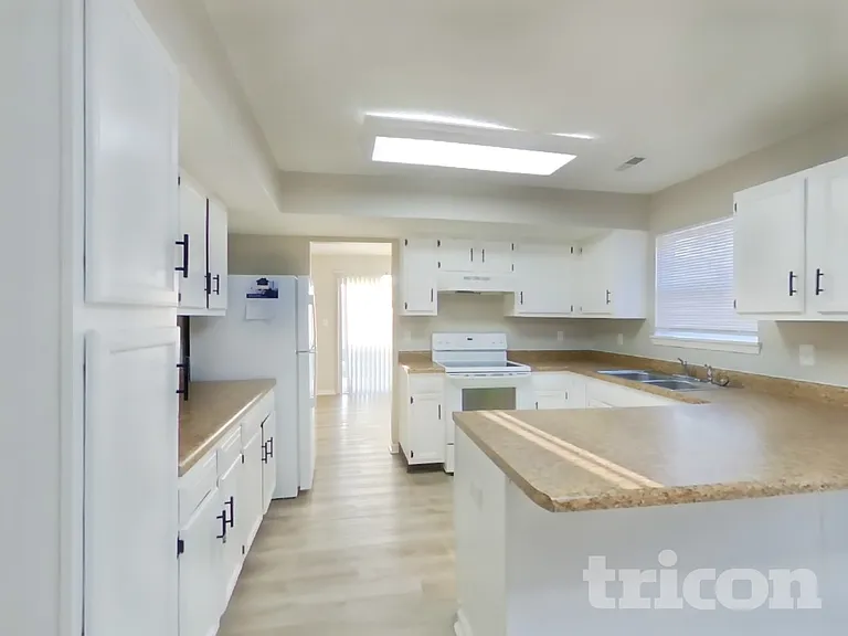 1411 Blue Brook Way — Photo 6