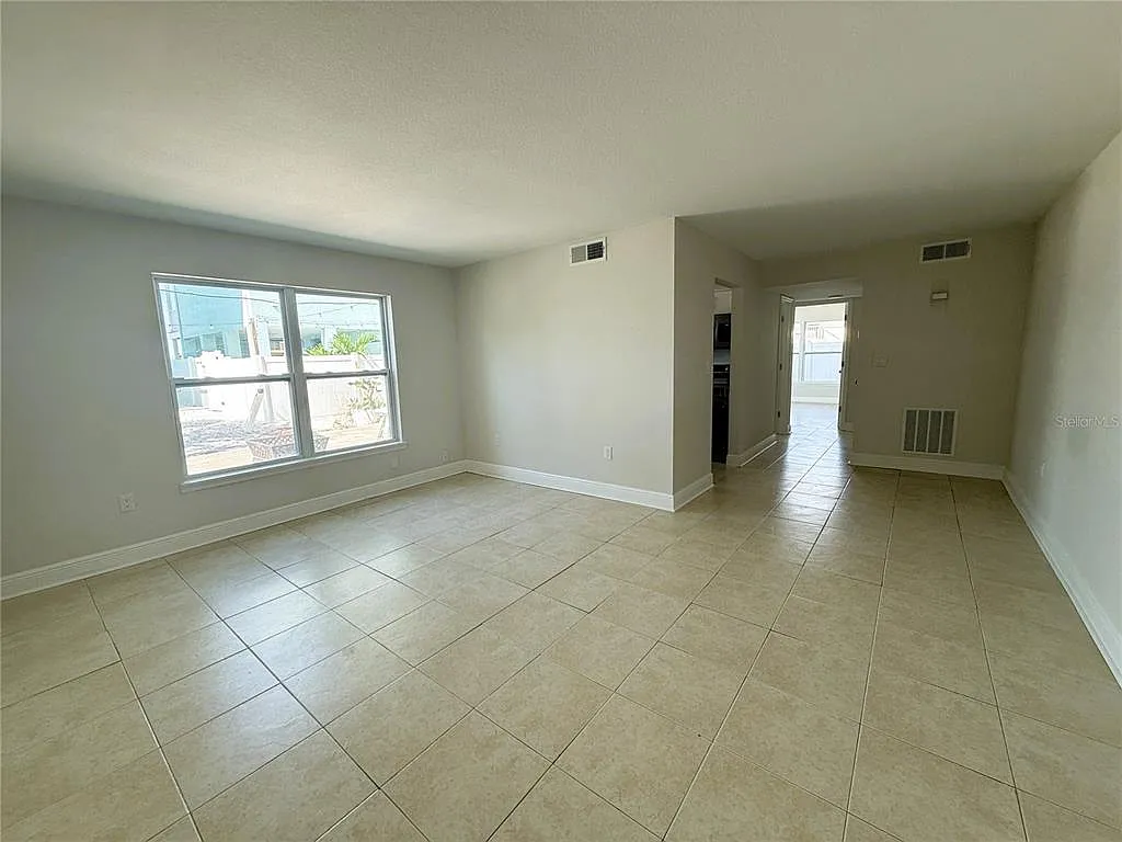 2 bed, 1.0 bath, 770 sqft, $2,000 — Photo 2