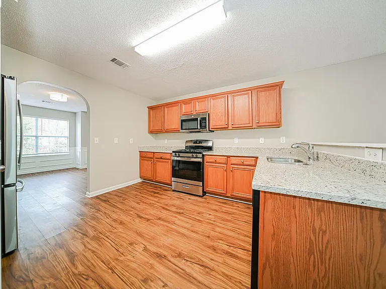 301 Othello Dr — Photo 8