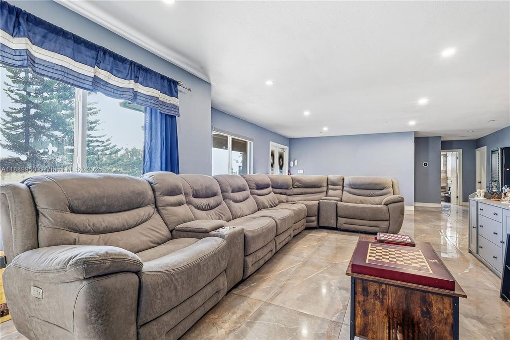 Apartment in Doral, Vanderbilt Park - View 5