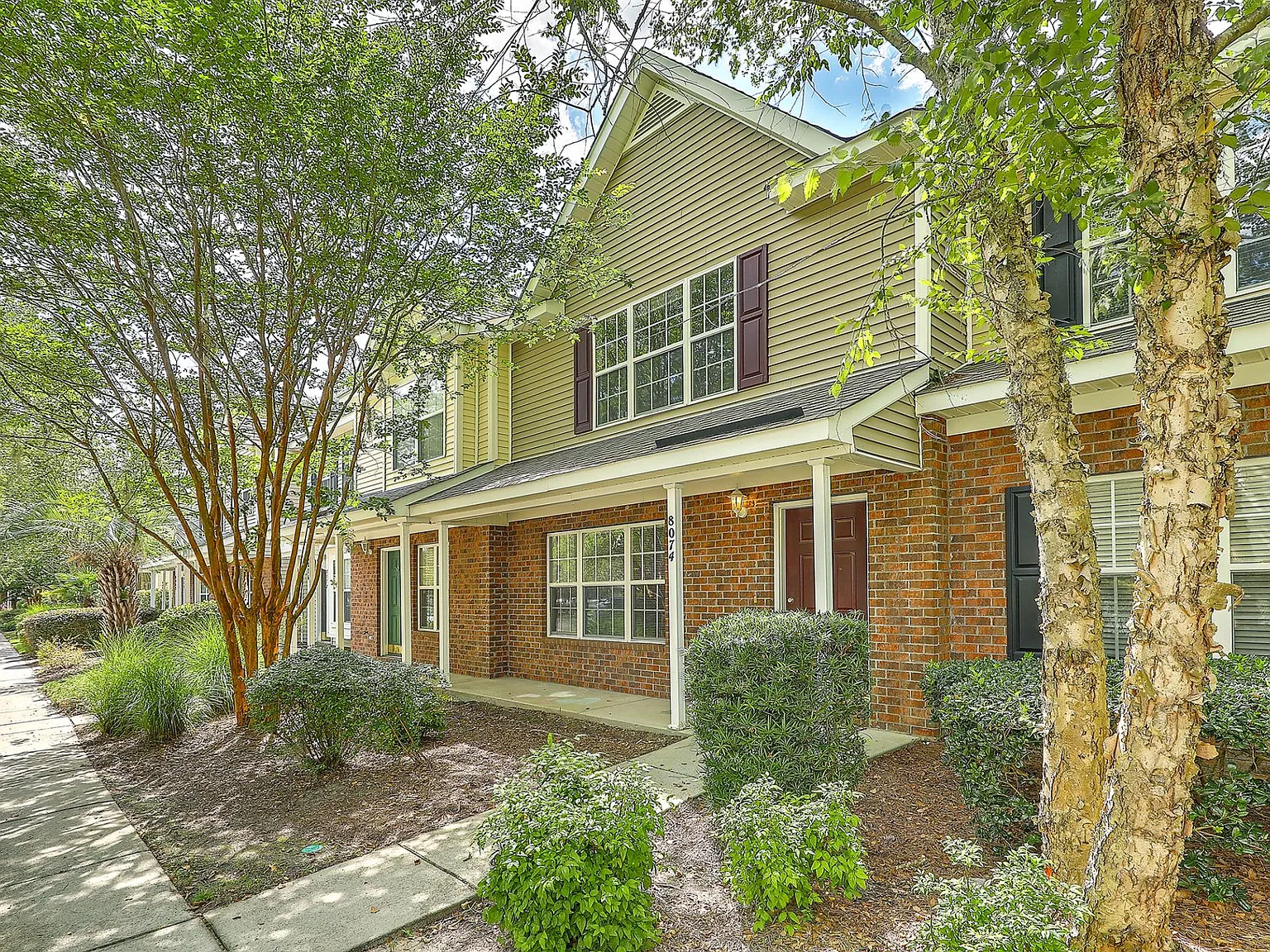 2 bed, 2.5 bath, 1280 sqft, $1,900 — Photo 2