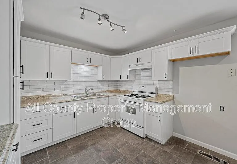 6209 Shadydell Dr — Photo 6
