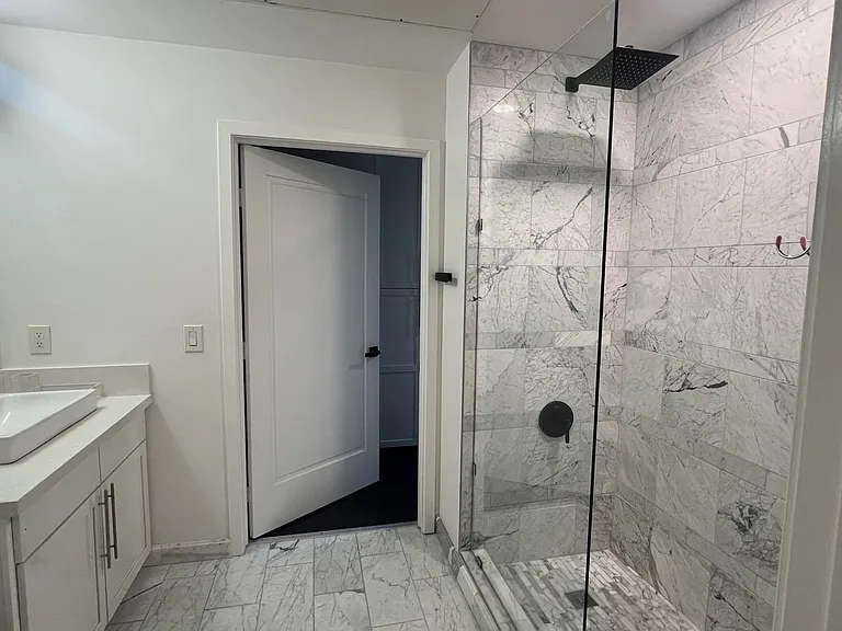 300 E 4th St #402 — Photo 63