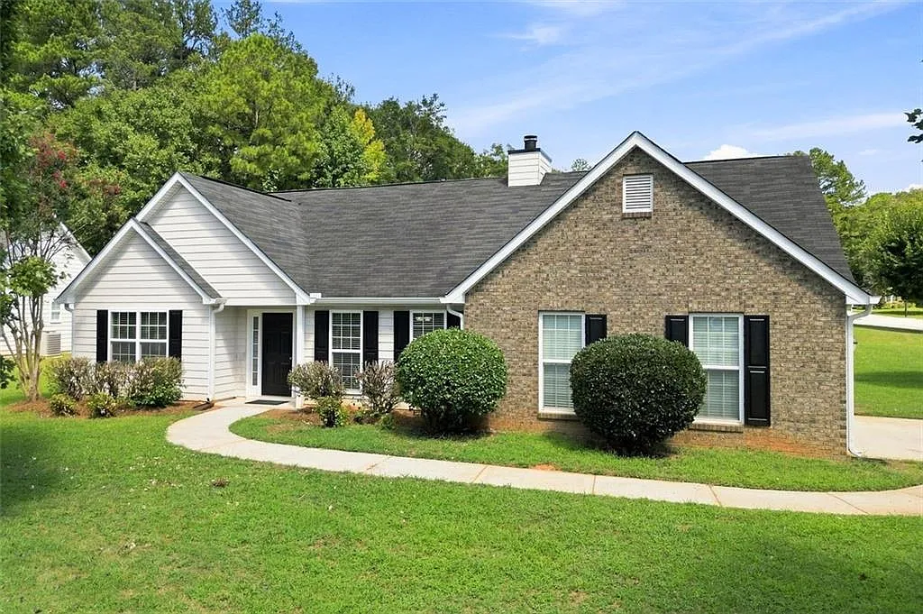 4 bed, 2.0 bath, 1818 sqft, $2,500 — Photo 2