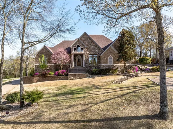 1900 Lee Creek Cir, Van Buren, AR 72956
