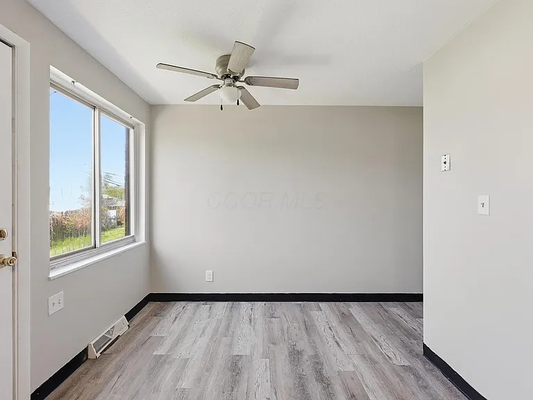 1759 Lonsdale Rd #B — Photo 9