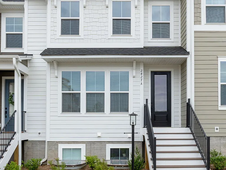 2230 Leeham St — Photo 3