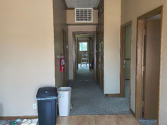 5th image of 128 W Hospital St
