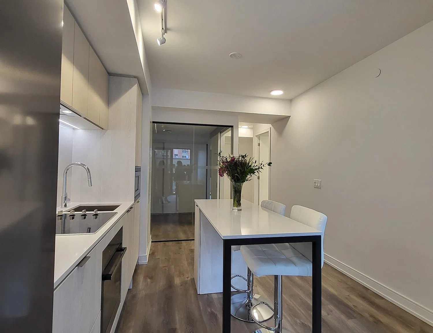 1 Jarvis Condos — Photo 4