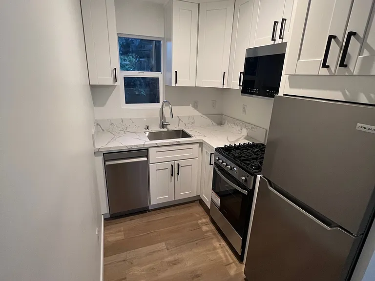 2147 Harrison Ave #1 — Photo 7