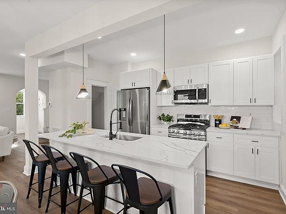 4th image of 614 Stamford Rd