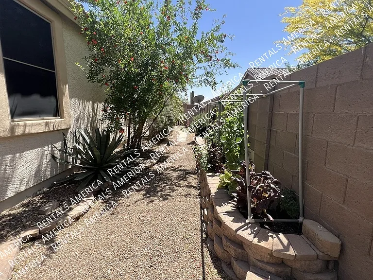 1536 E Fontana Dr — Photo 49