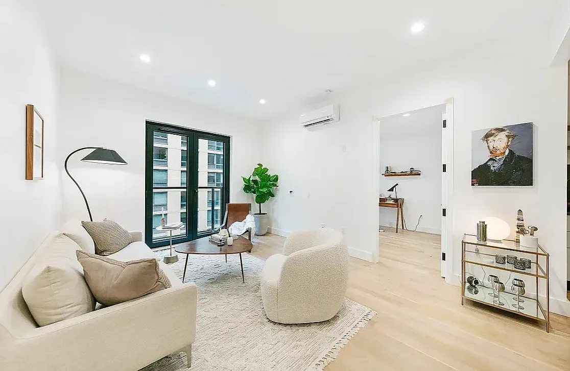 260 Gold Street — Photo 1
