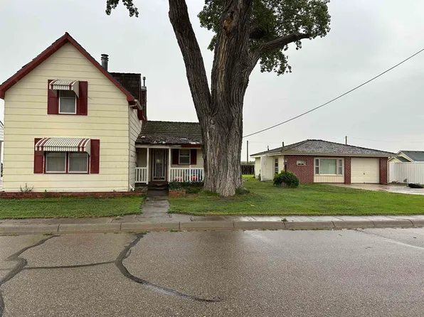 203 Cheyenne St, Schoenchen, KS 67667