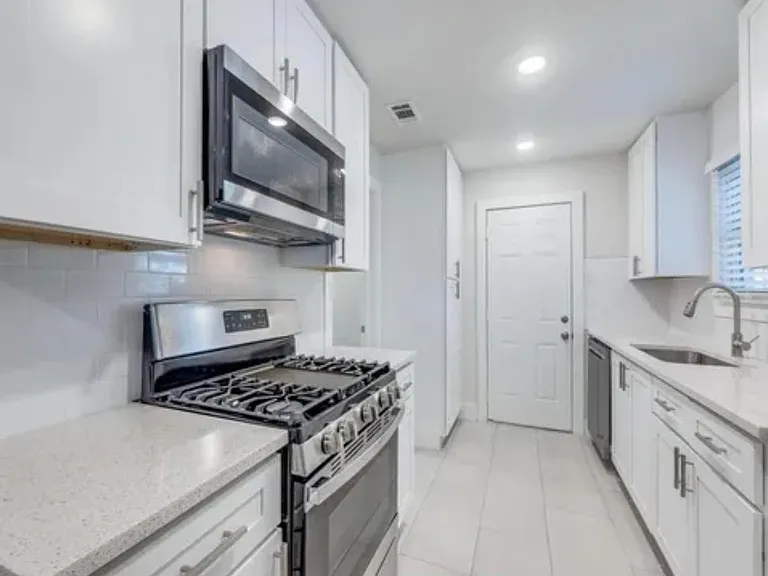 1406 Harlandale Ave — Photo 11