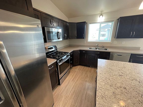 3rd image of 958 29th Ave W