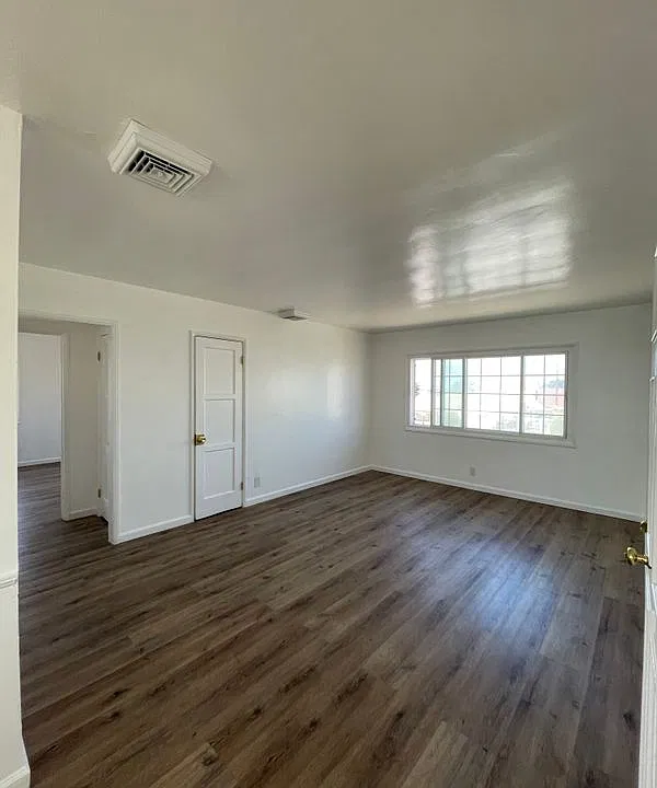 10244 S Van Ness Ave