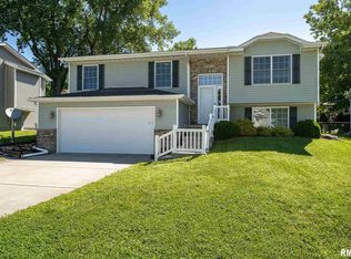 2612 Revo Rd, Davenport, IA 52806