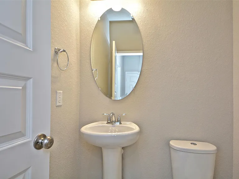 1015 Modesto Dr — Photo 23