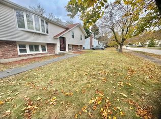 27 Sandy Ridge Cir, Sharon, MA 02067