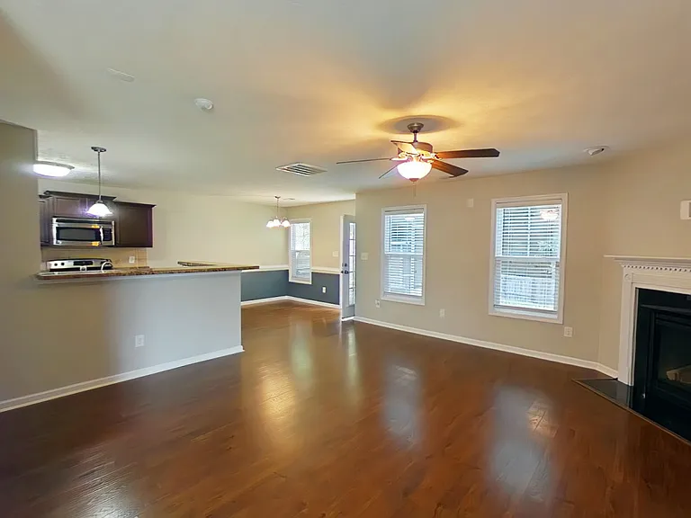 177 Bayleaf Dr — Photo 2