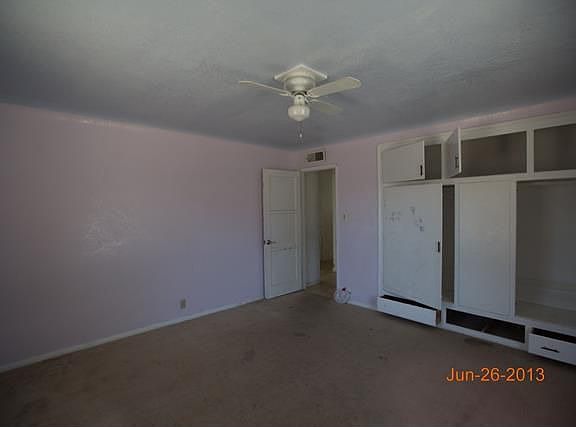 3rd image of 515 E 3rd St