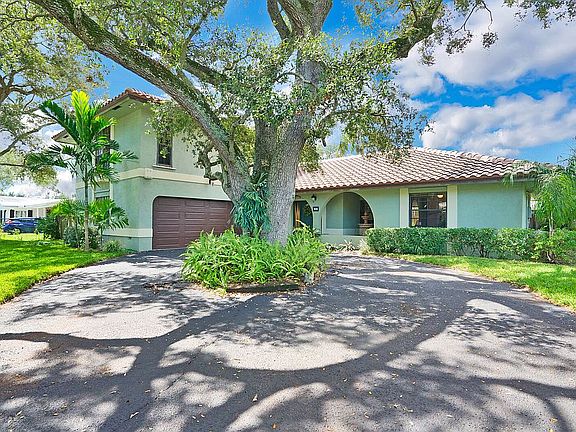 Over 2,500SF under air!