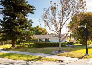 3800 Crayton Rd, Naples, FL 34103