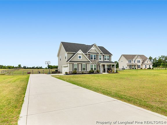 3rd image of 319 Rocking Horse Ln