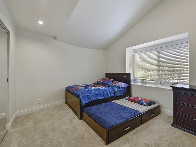 6208 Lillian Way — Photo 9
