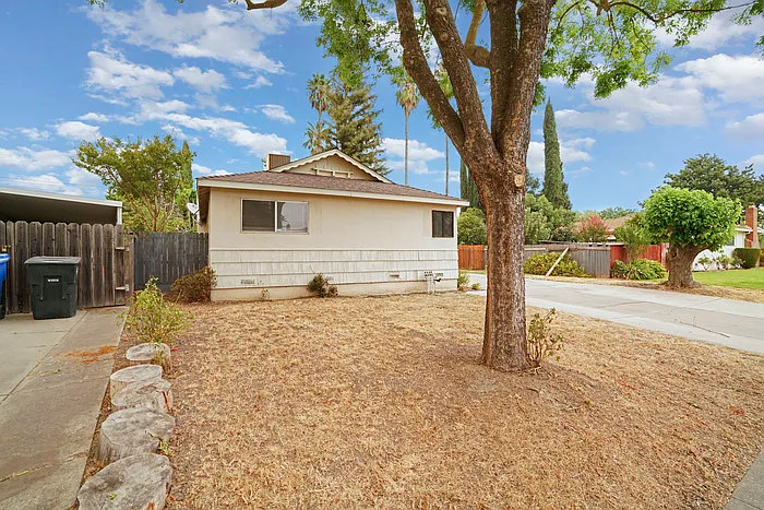 2109 Monifieth Way — Photo 1