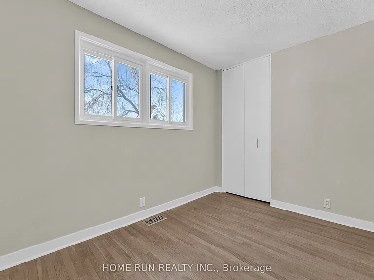 1259 Meadowlands Dr E — Photo 35