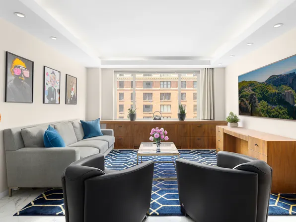 475 Park Avenue image 2 of 11