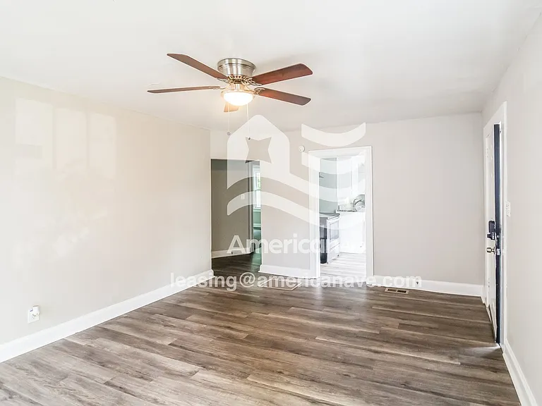 1347972_002_living_room_13724464.jpg