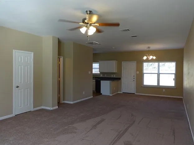 3 bed, 2.5 bath, 2321 sqft, $2,140 — Photo 4