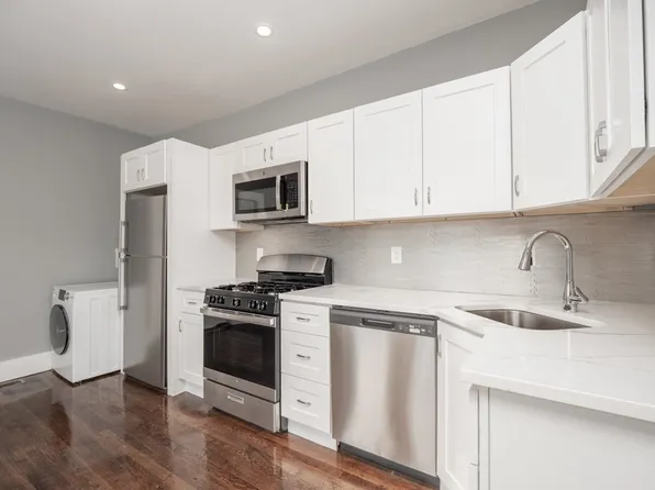 19 Hudson St #2, Lowell, MA 01852