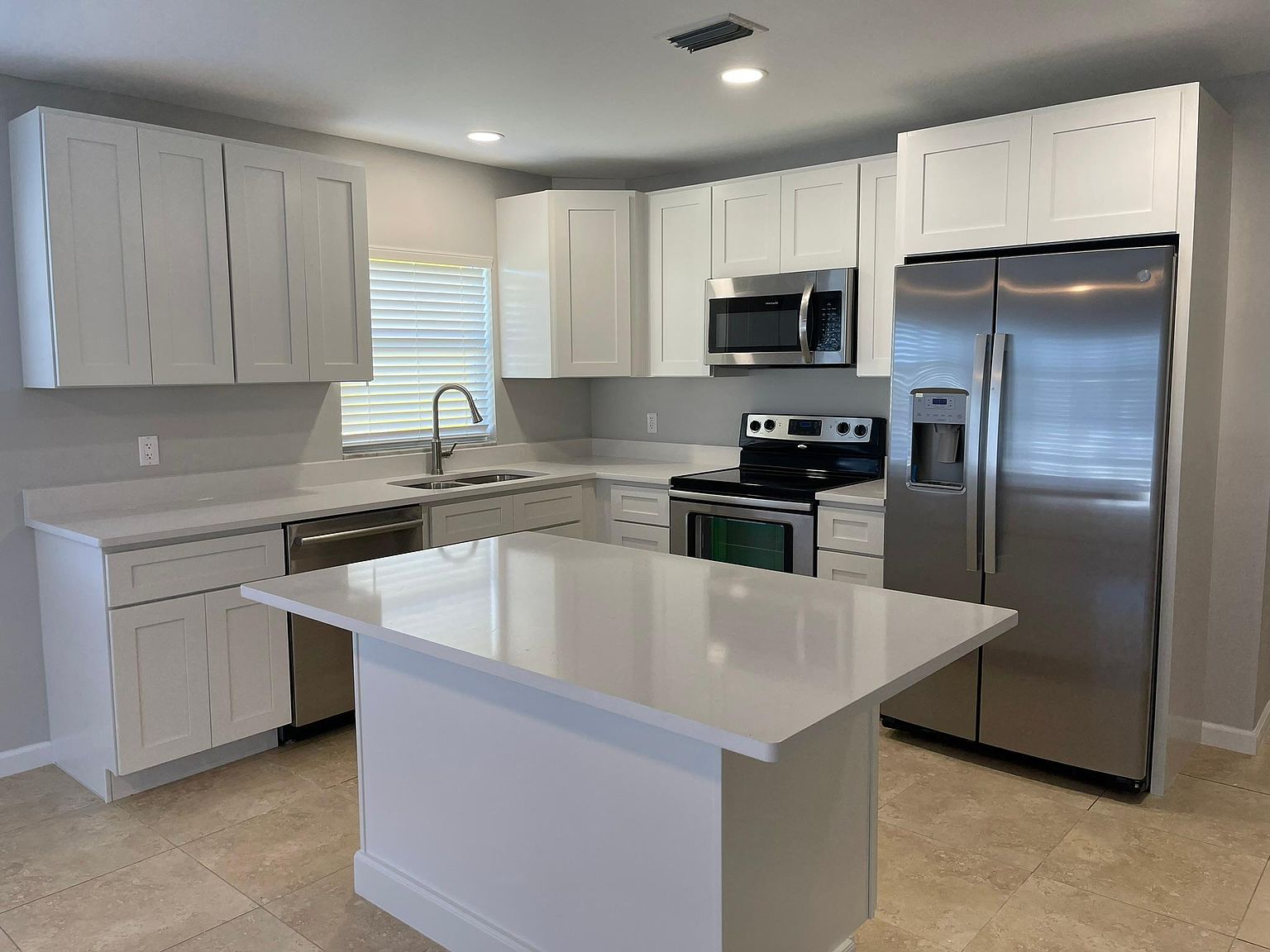 608 SE 46th Ln APT 4, Cape Coral, FL 33904 | Zillow