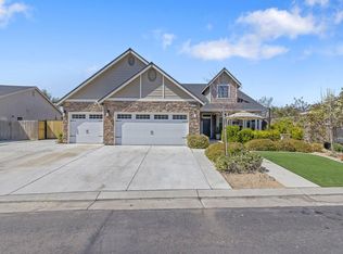 1701 Windsong Dr, Tulare, CA