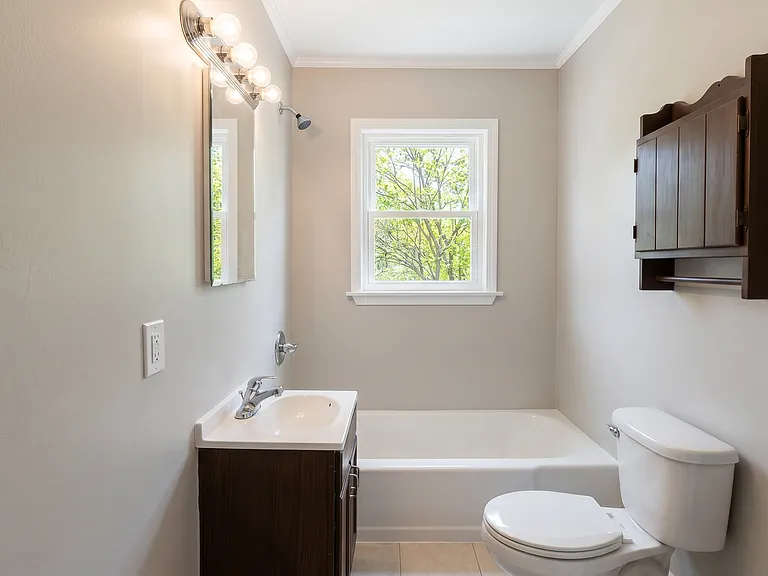 1646 Berkley St SW — Photo 1