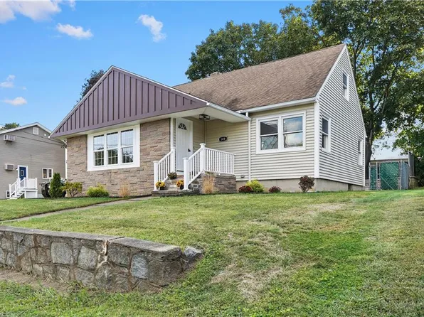 149 Yeoman Ave, Cranston, RI 02920