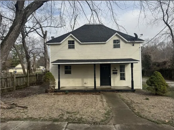 604 S Maple St, West Frankfort, IL 62896