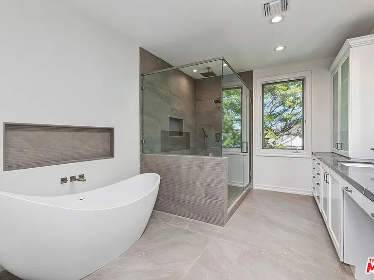 2890 Forrester Dr — Photo 23