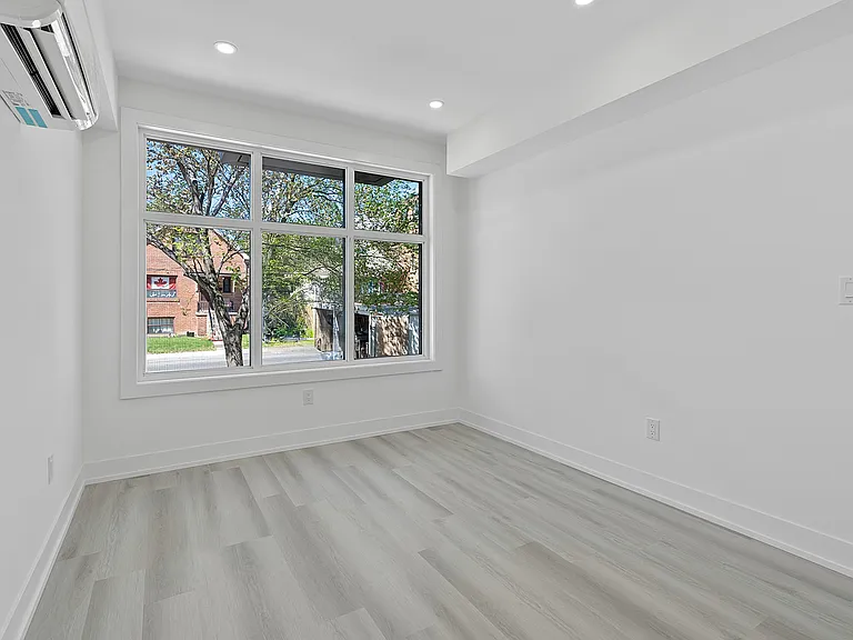 587 Oakwood Ave — Photo 31