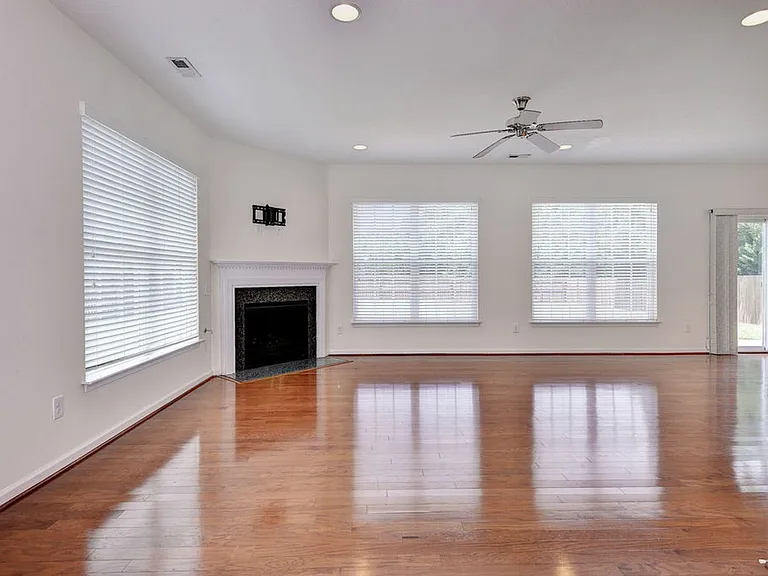 4688 Yeardley Loop — Photo 9