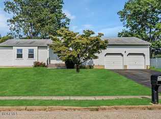 55 Pelican Dr, Bayville, NJ